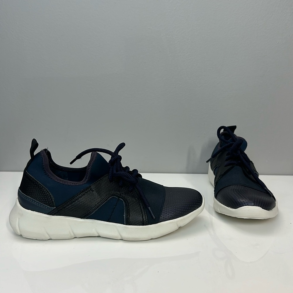 OTBT Transfer Blue Leather Sneakers Size 5.5